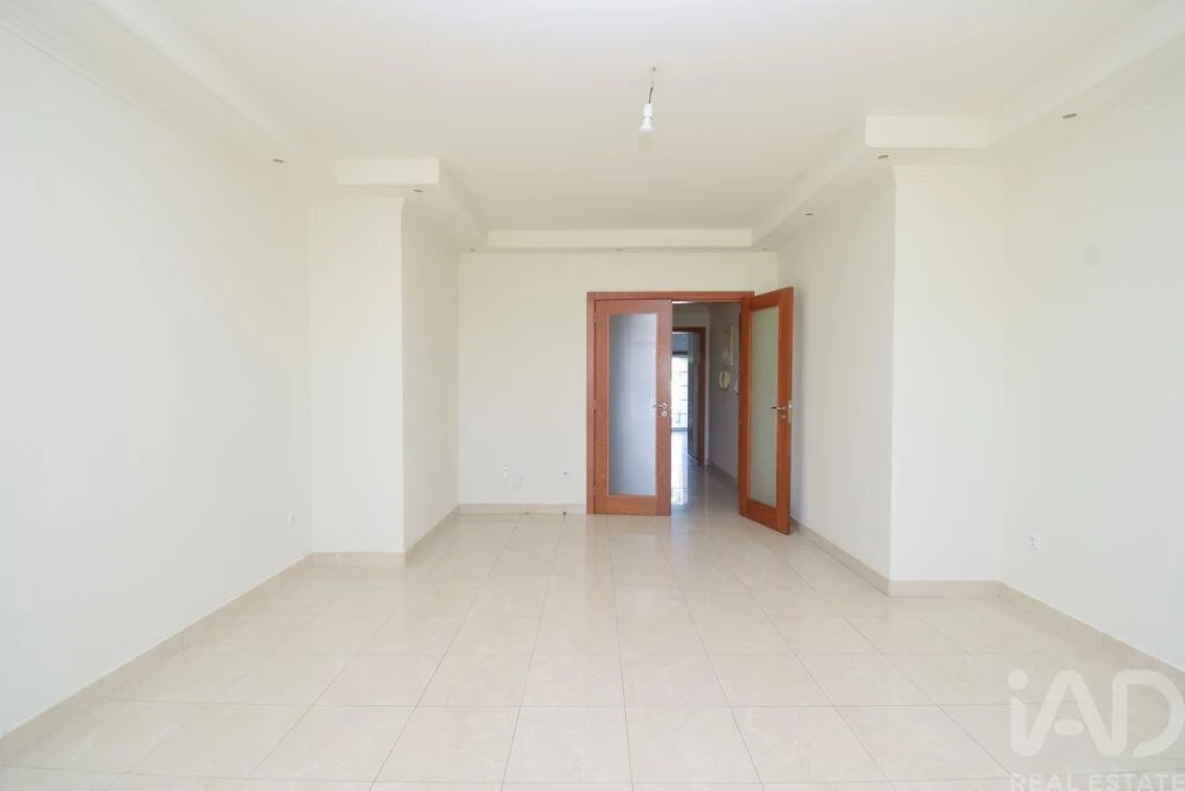 Apartamento T2 para Venda em São Domingos de Rana Foto 4