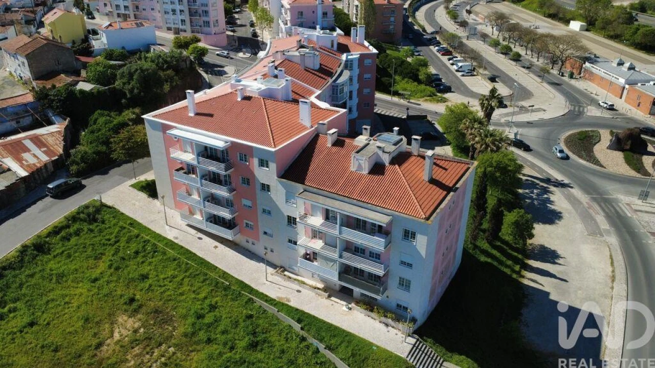 Apartamento T2 para Venda em São Domingos de Rana Foto 25