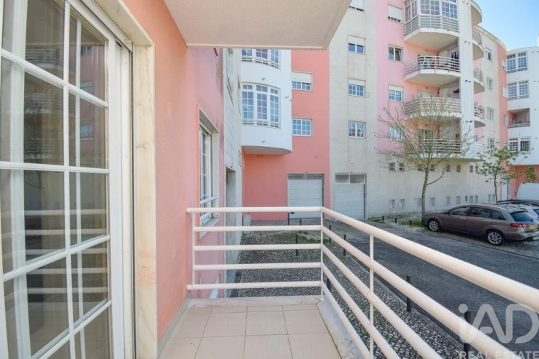 Apartamento T2 para Venda em São Domingos de Rana Foto 11