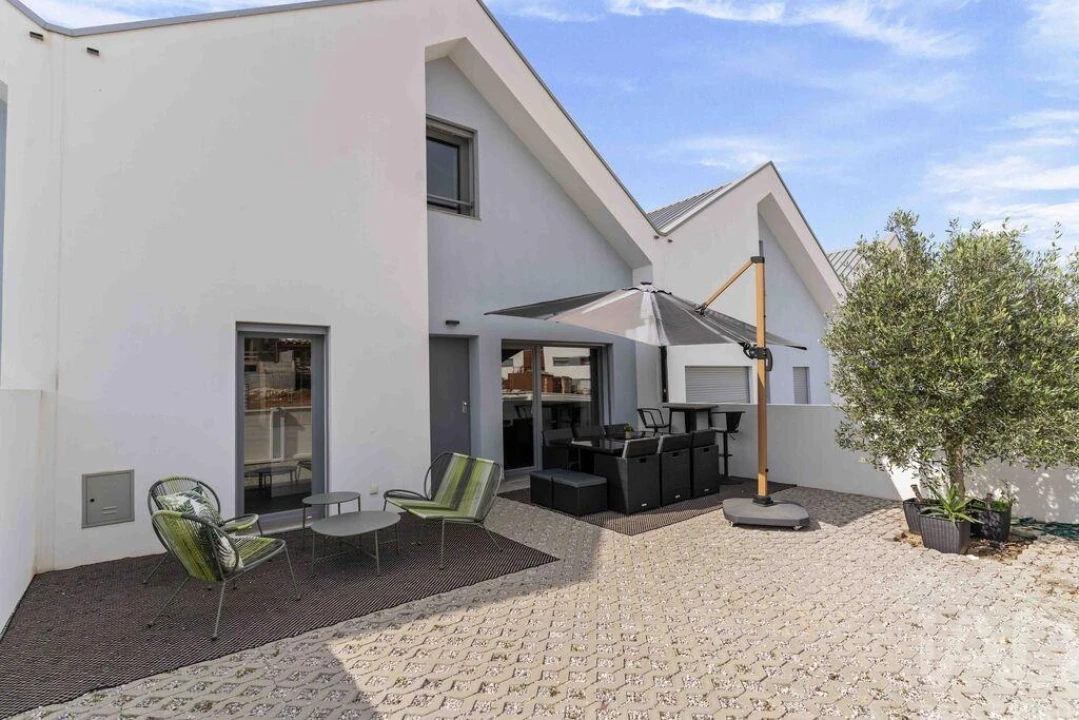 Moradia T4 para Arrendamento em Estômbar e Parchal Foto 1