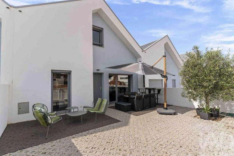 Moradia T4 para Arrendamento em Estômbar e Parchal Foto 1