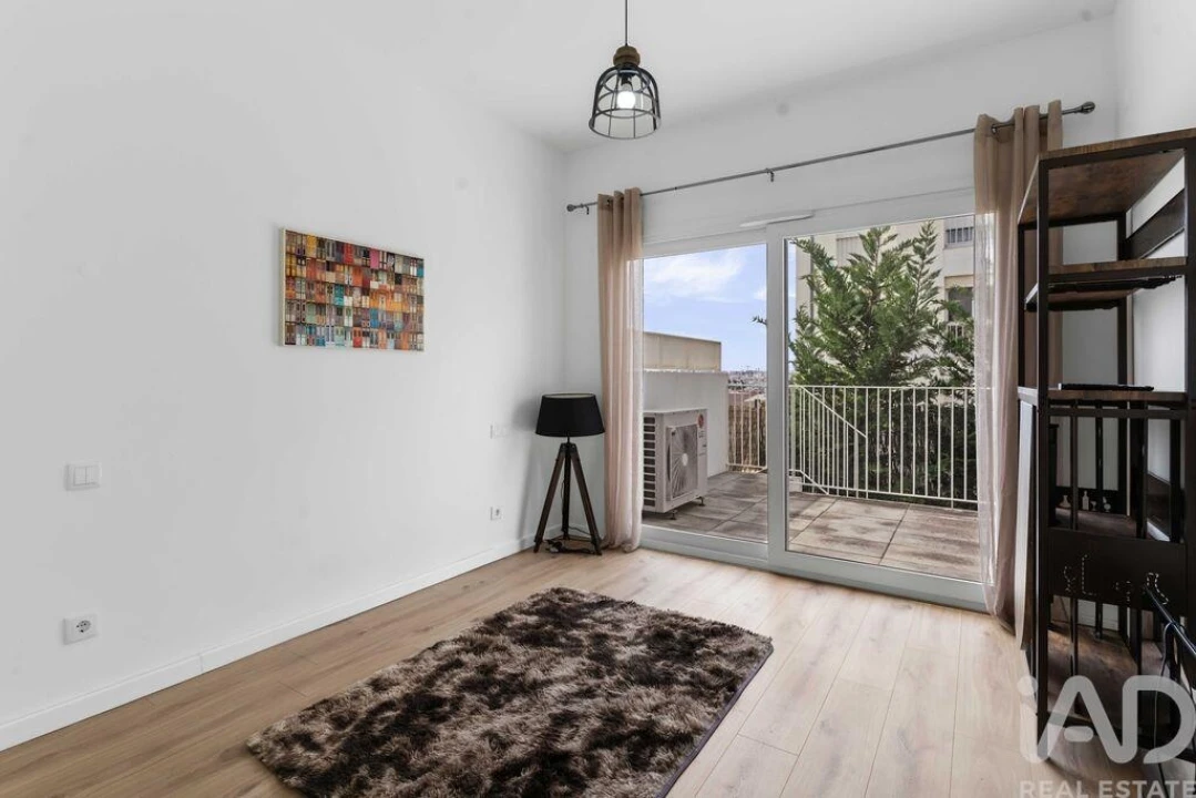 Moradia T4 para Arrendamento em Estômbar e Parchal Foto 13