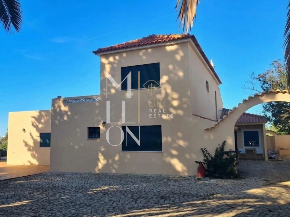 Moradia T5 para Venda em Guia Foto 1