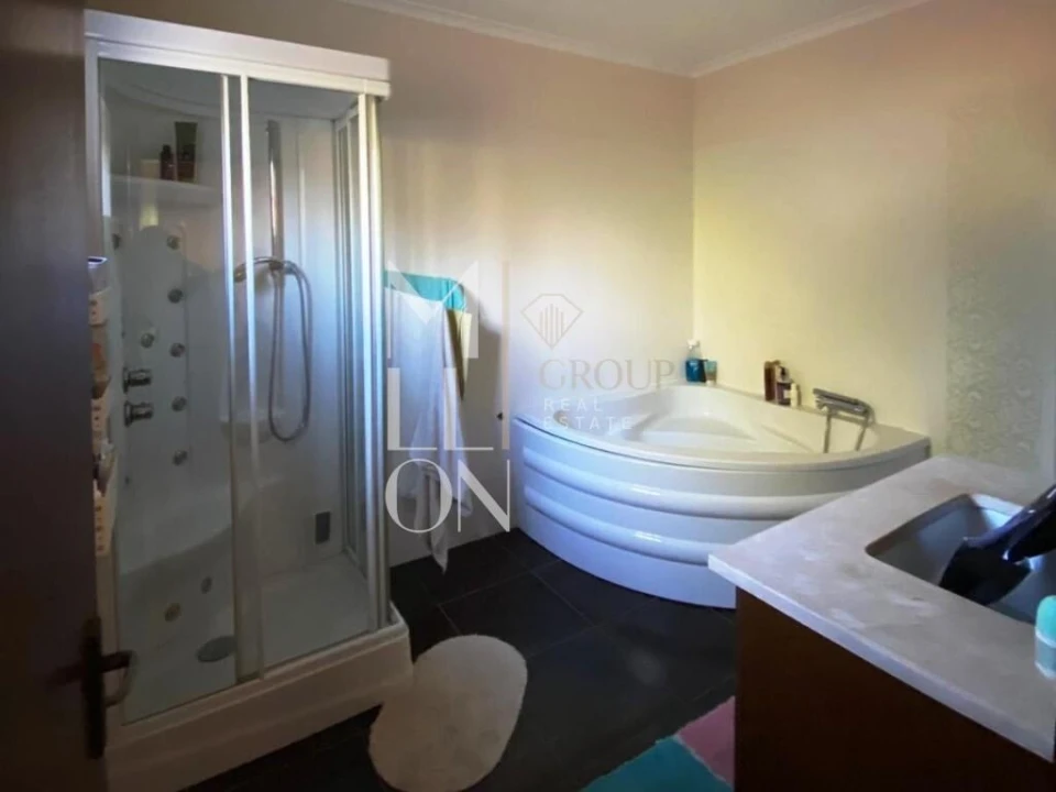 Moradia T5 para Venda em Guia Foto 14