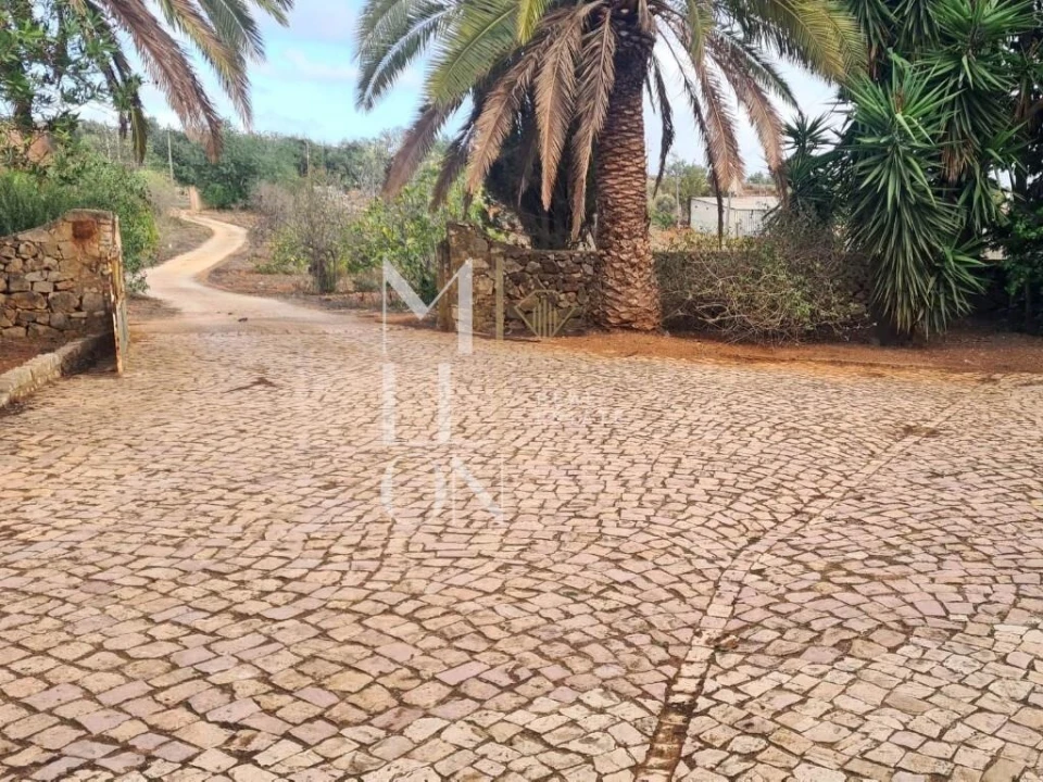 Moradia T5 para Venda em Guia Foto 2