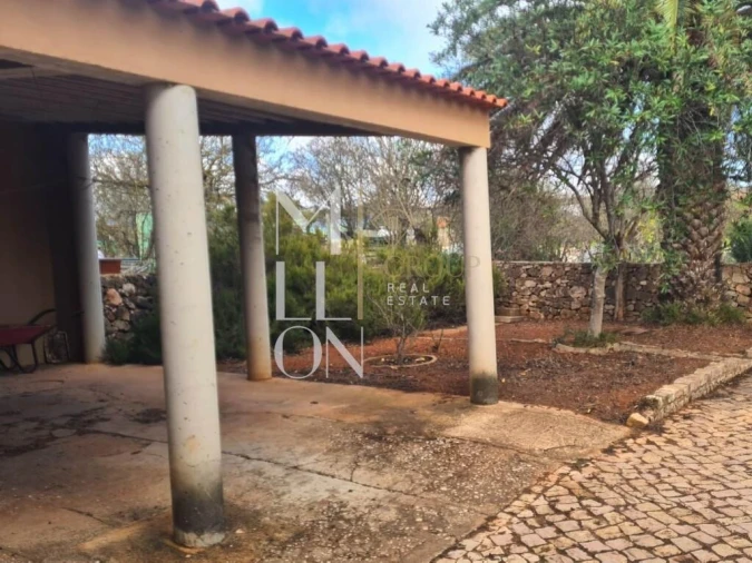 Moradia T5 para Venda em Guia Foto 22