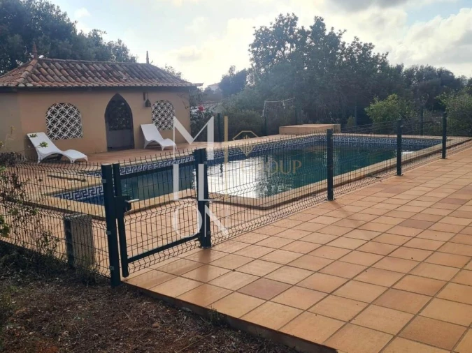 Moradia T5 para Venda em Guia Foto 3