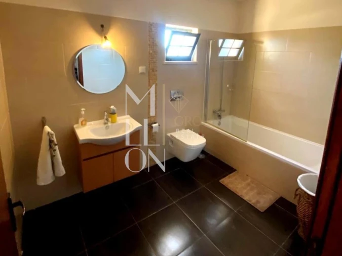 Moradia T5 para Venda em Guia Foto 18