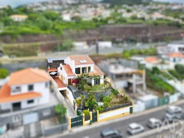 Moradia T5 para Venda em Funchal (Santa Maria Maior)