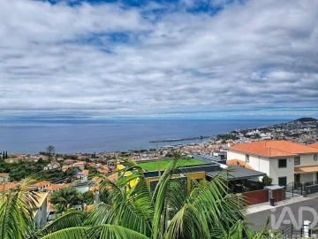 Moradia T5 para Venda em Funchal (Santa Maria Maior)