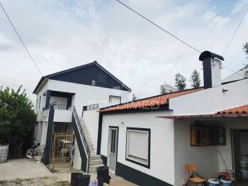 Moradia T5 para Venda em Mouriscas
