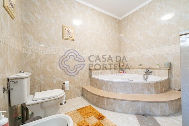 Moradia T4 para Venda em Lordelo Foto 23