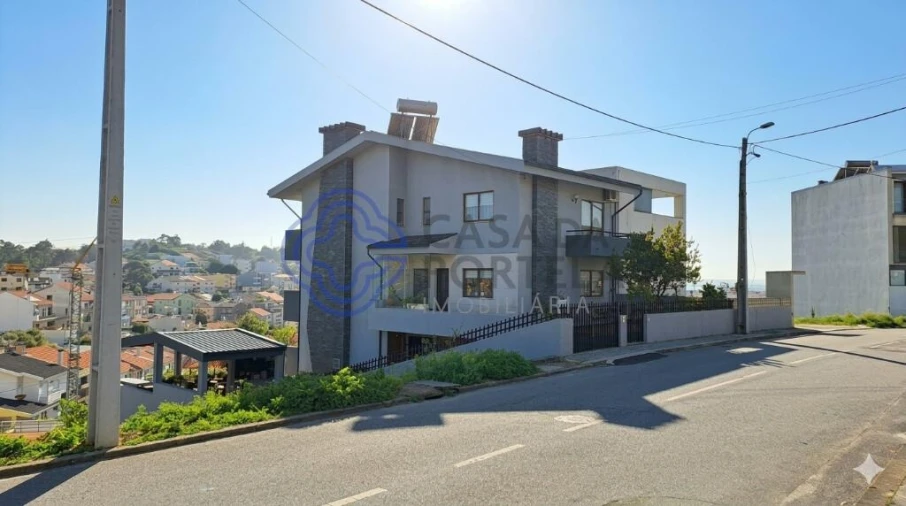 Moradia T4 para Venda em Baguim do Monte (Rio Tinto) Foto 30