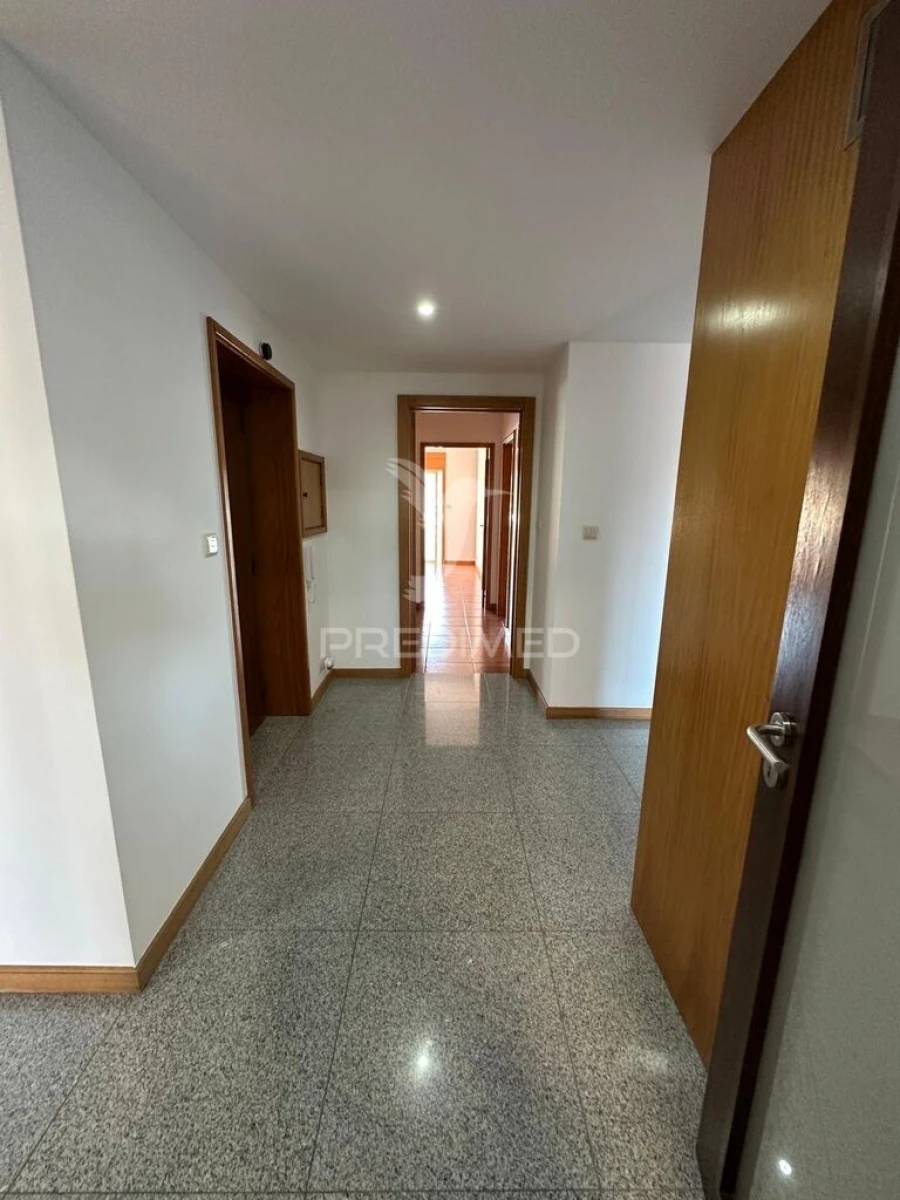 Apartamento T3 para Venda em Mindelo Foto 9