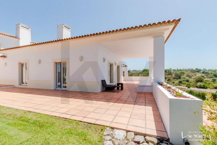 Moradia T5 para Venda em Vau Foto 9