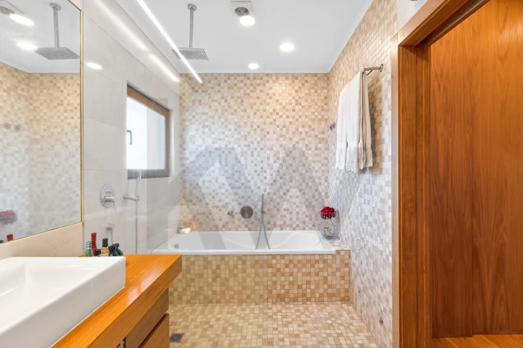 Moradia T6 para Venda em Corroios Foto 38