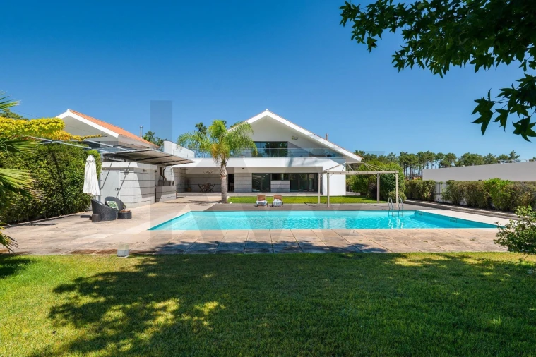 Moradia T6 para Venda em Corroios Foto 1