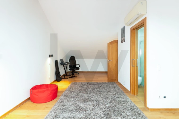 Moradia T6 para Venda em Corroios Foto 52