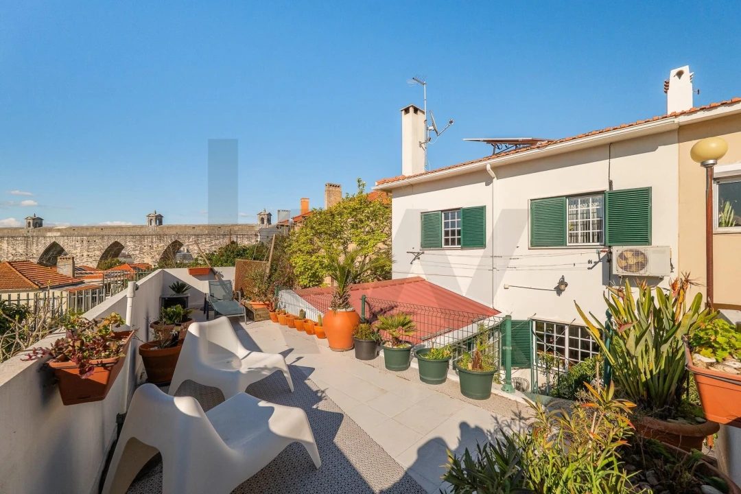 Moradia T4 para Venda em Campolide Foto 18