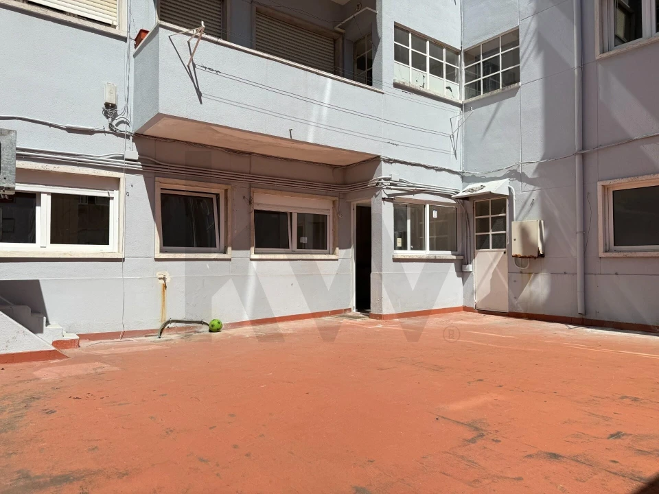 Apartamento T1 para Arrendamento em Campo de Ourique Foto 24