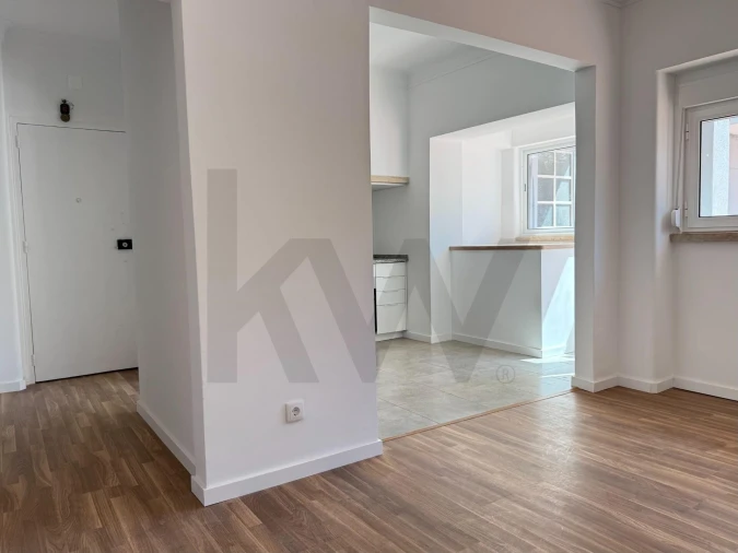 Apartamento T1 para Arrendamento em Campo de Ourique Foto 2