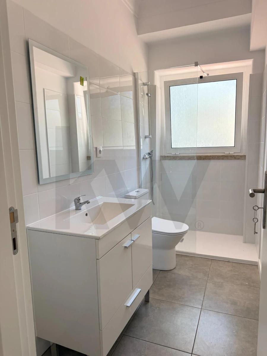 Apartamento T1 para Arrendamento em Campo de Ourique Foto 19