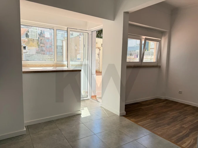 Apartamento T1 para Arrendamento em Campo de Ourique Foto 6