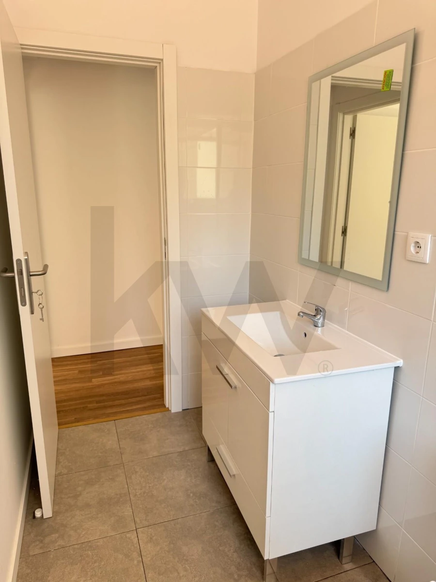 Apartamento T1 para Arrendamento em Campo de Ourique Foto 18