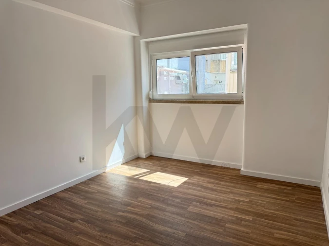 Apartamento T1 para Arrendamento em Campo de Ourique Foto 4