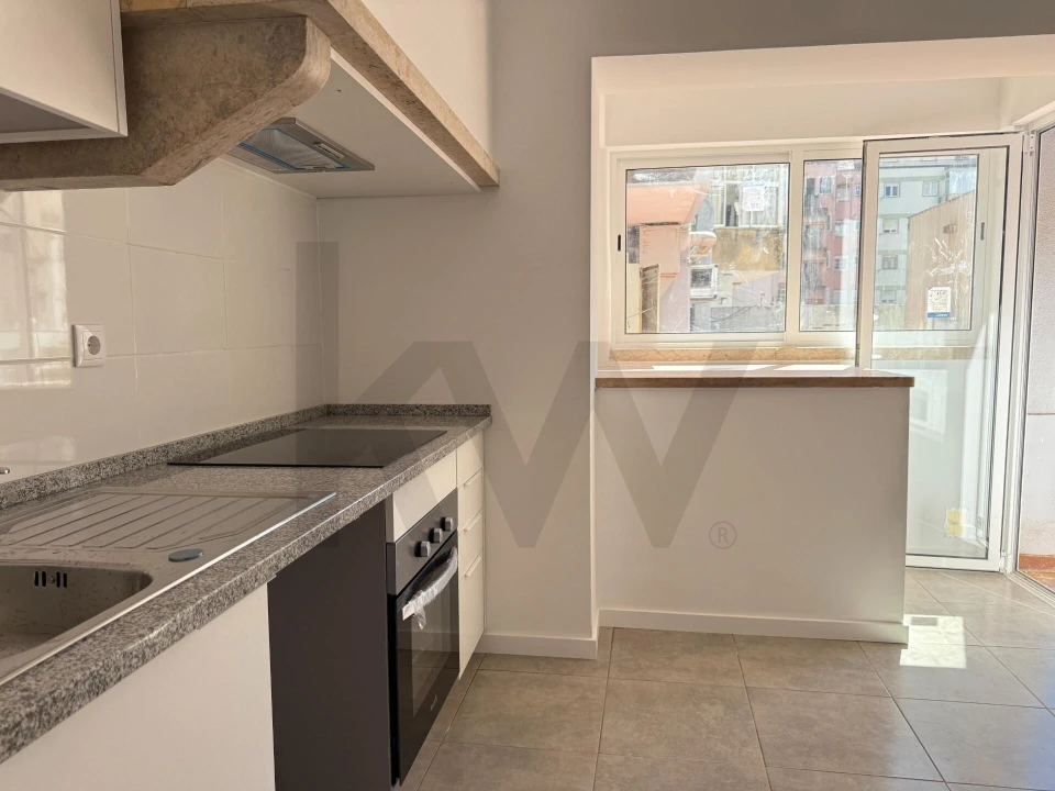 Apartamento T1 para Arrendamento em Campo de Ourique Foto 12