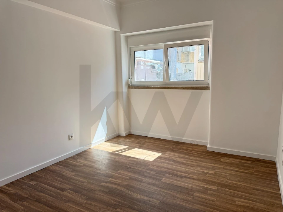 Apartamento T1 para Arrendamento em Campo de Ourique Foto 4