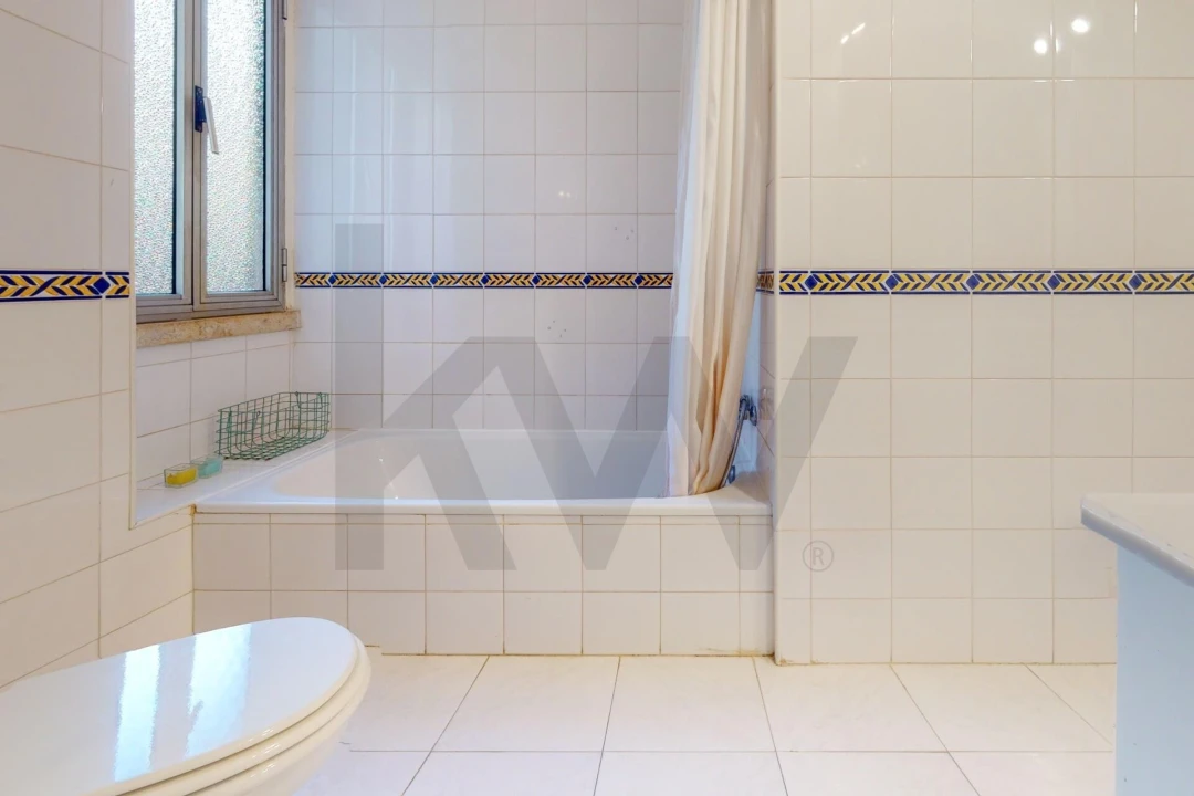 Apartamento T2 para Arrendamento em Campo de Ourique Foto 23