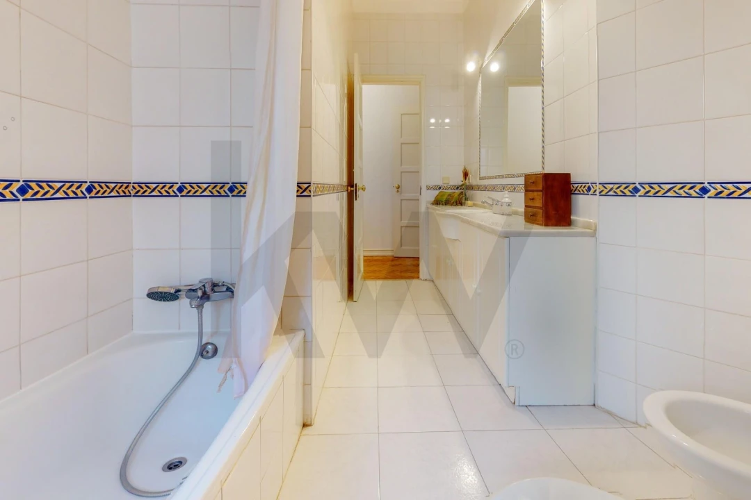 Apartamento T2 para Arrendamento em Campo de Ourique Foto 22