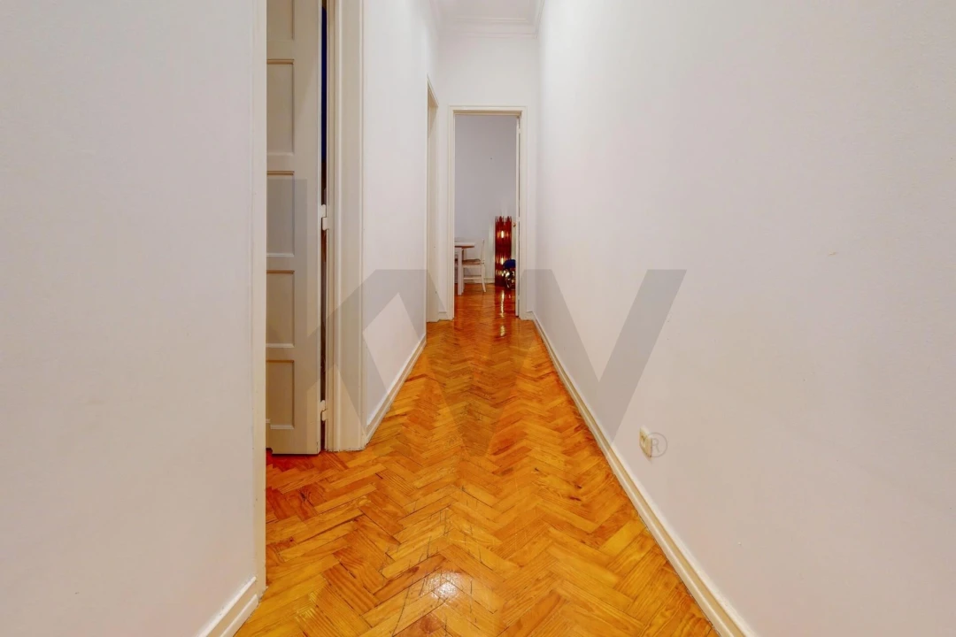 Apartamento T2 para Arrendamento em Campo de Ourique Foto 6