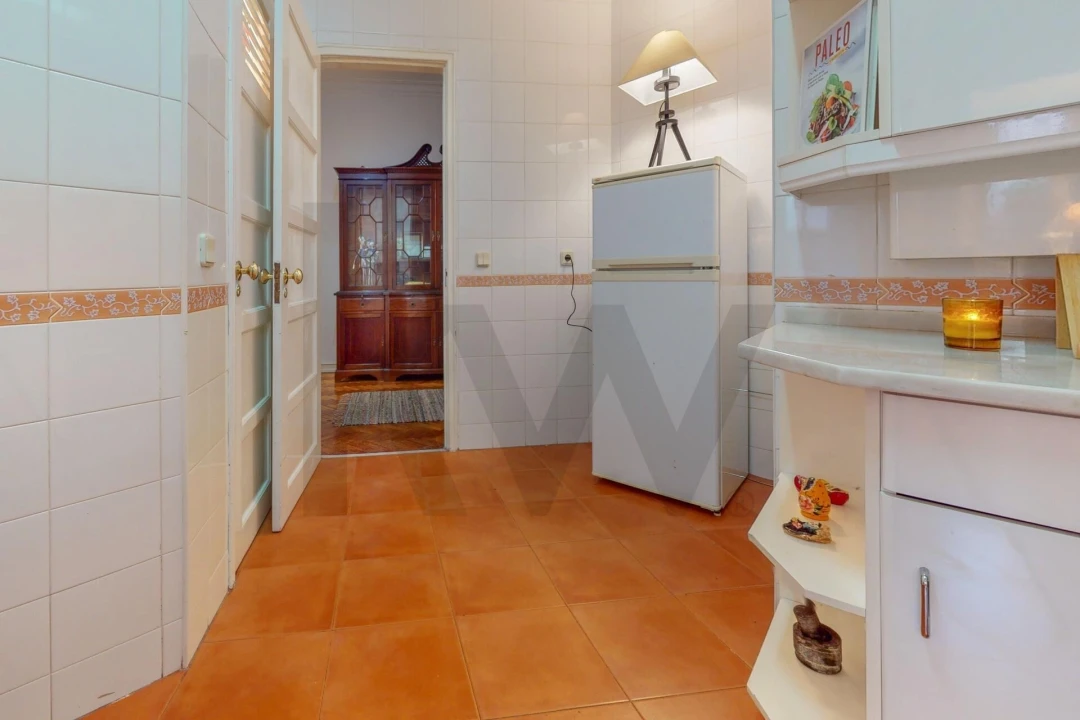 Apartamento T2 para Arrendamento em Campo de Ourique Foto 10