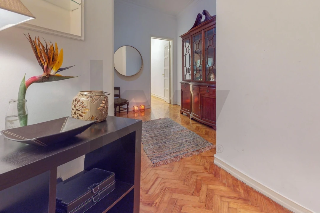 Apartamento T2 para Arrendamento em Campo de Ourique Foto 3