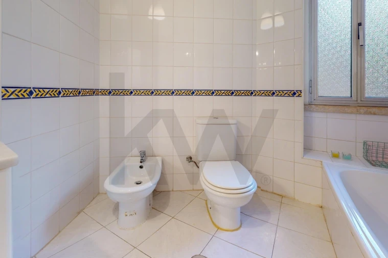 Apartamento T2 para Arrendamento em Campo de Ourique Foto 26