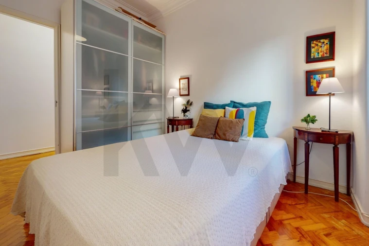 Apartamento T2 para Arrendamento em Campo de Ourique Foto 11