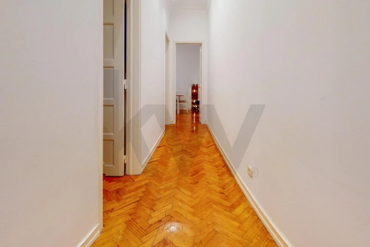 Apartamento T2 para Arrendamento em Campo de Ourique Foto 6