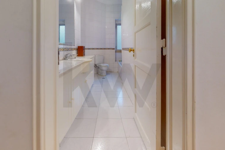 Apartamento T2 para Arrendamento em Campo de Ourique Foto 27