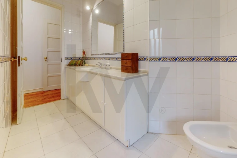 Apartamento T2 para Arrendamento em Campo de Ourique Foto 24