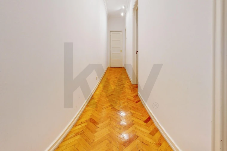 Apartamento T2 para Arrendamento em Campo de Ourique Foto 7