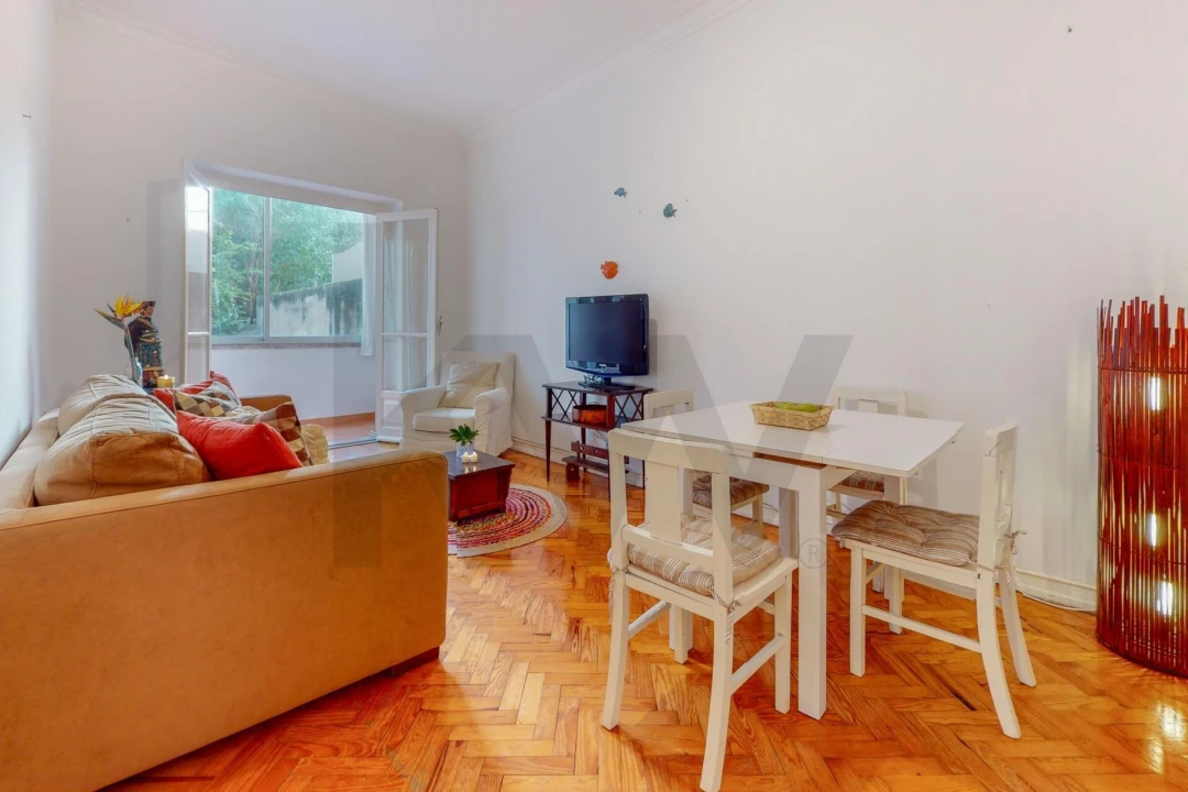 Apartamento T2 para Arrendamento em Campo de Ourique Foto 1