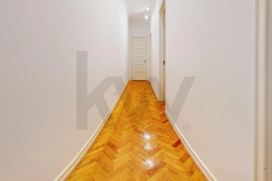 Apartamento T2 para Arrendamento em Campo de Ourique Foto 7