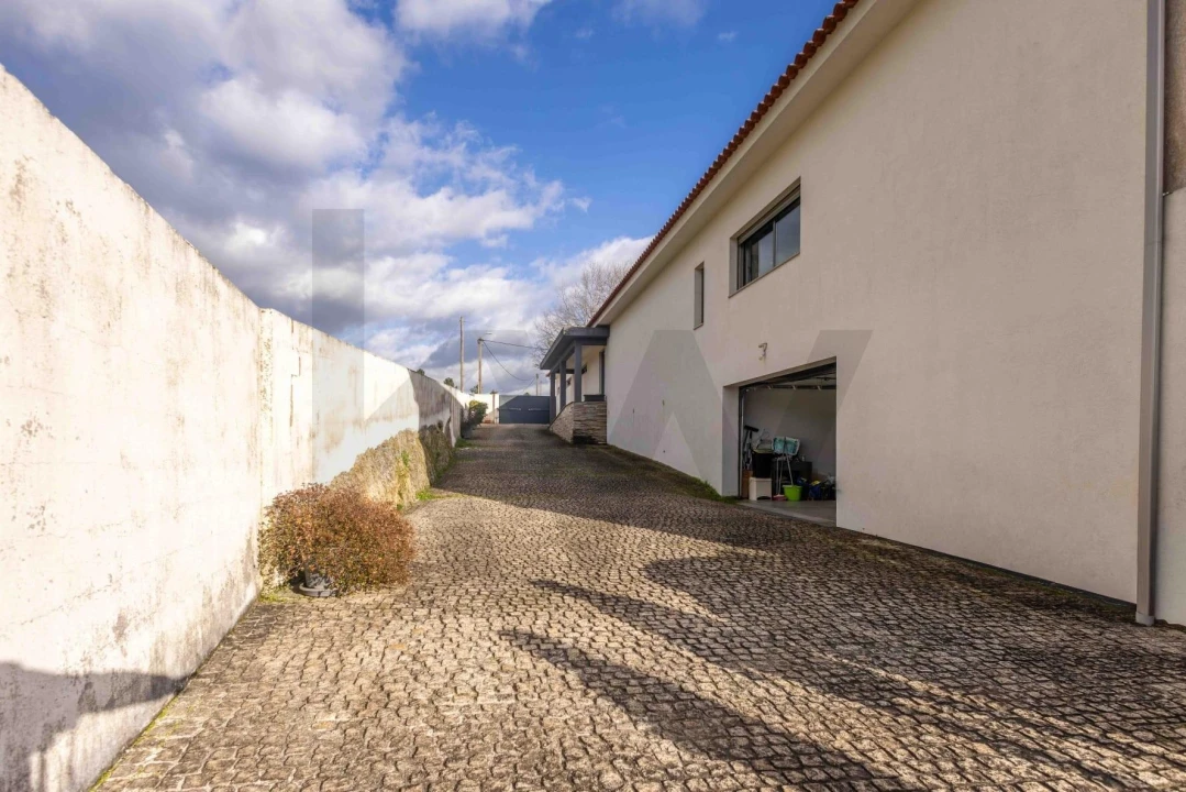 Moradia T4 para Venda em Vilarandelo Foto 42