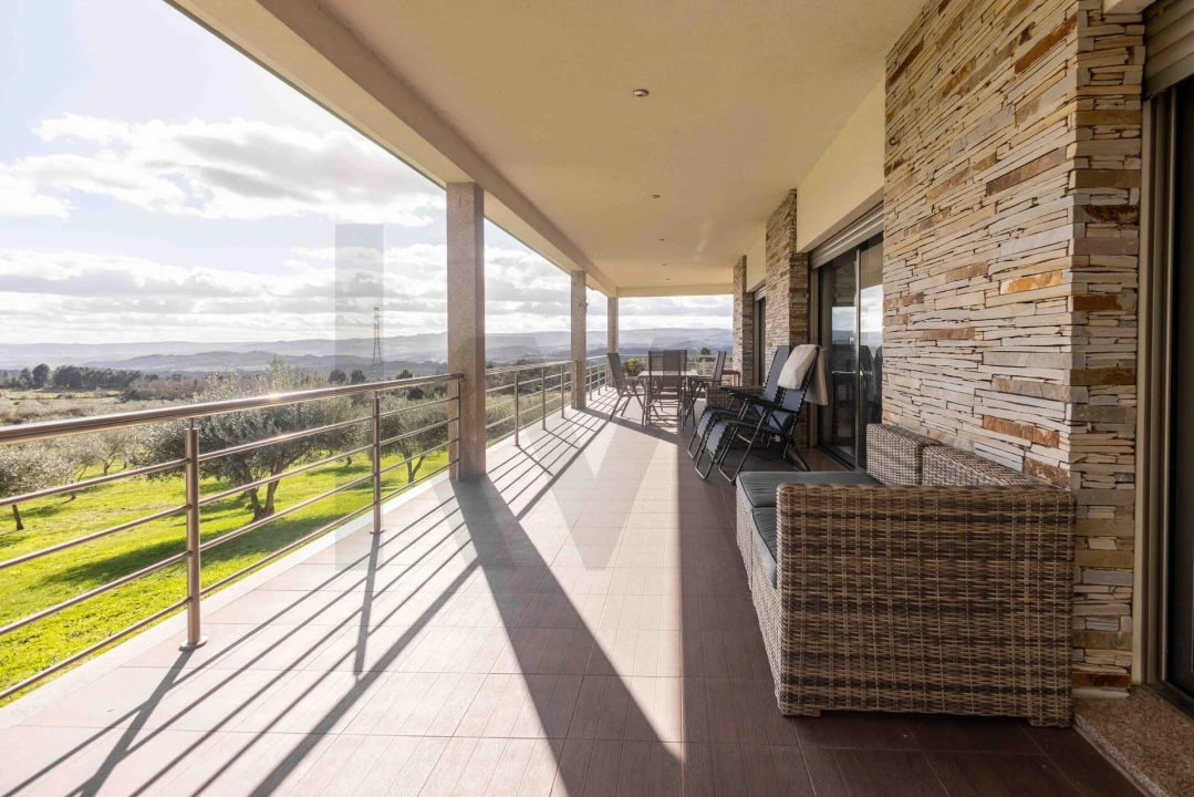 Moradia T4 para Venda em Vilarandelo Foto 3