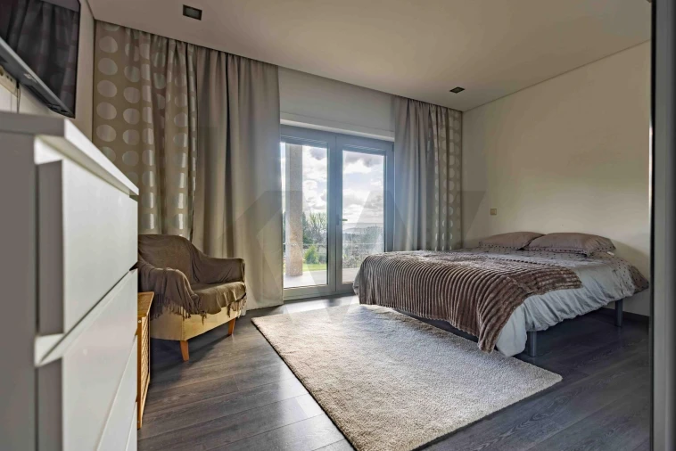 Moradia T4 para Venda em Vilarandelo Foto 18