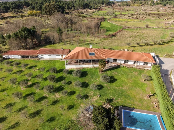 Moradia T4 para Venda em Vilarandelo Foto 2