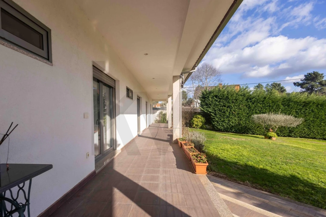 Moradia T4 para Venda em Vilarandelo Foto 4