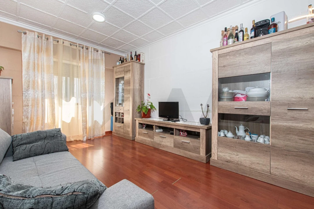 Apartamento T2 para Venda em Odivelas Foto 2